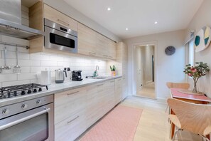 Basic Apartment, Multiple Beds | Private kitchen | Fridge, microwave, oven, stovetop - Chic 2 Bedroom Flat W/private Patio - Elephant & Castle! (London)