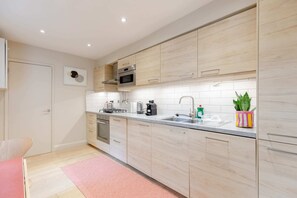 Basic Apartment, Multiple Beds | Private kitchen | Fridge, microwave, oven, stovetop - Chic 2 Bedroom Flat W/private Patio - Elephant & Castle! (London)