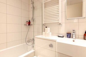 Basic Apartment, Multiple Beds | Bathroom - Chic 2 Bedroom Flat W/private Patio - Elephant & Castle! (London)