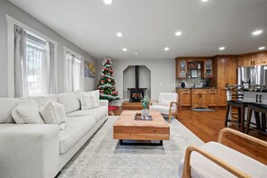 Living area - Mountain Haus (Ogden)