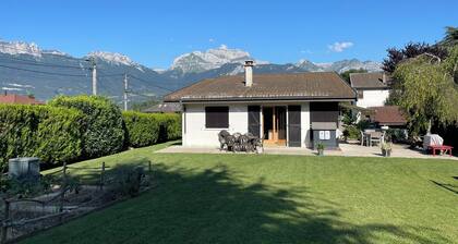Maison familiale proche du lac d'Annecy, espace vert et tranquillité.