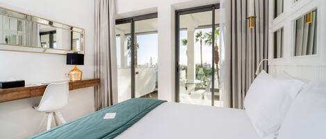Suite Deluxe Grand Lit - Queen Size | Ropa de cama de alta calidad, camas con pillow-top y minibar