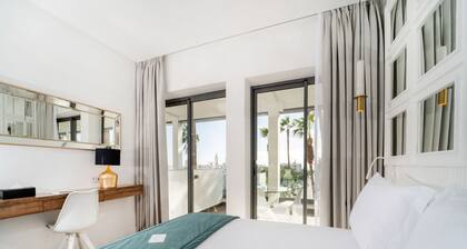 Petit Palace Suites Hotel