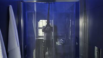 Dusche, Haartrockner, Bidet, Handtücher