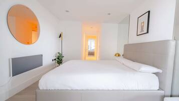 Basic Apartment, Multiple Beds | 2 bedrooms, iron/ironing board, bed sheets