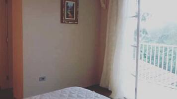3 habitaciones, tabla de planchar con plancha, wifi y ropa de cama