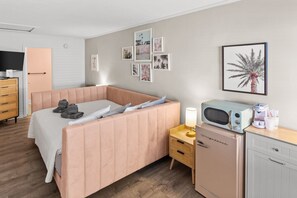 WiFi (無料)、ベッドシーツ