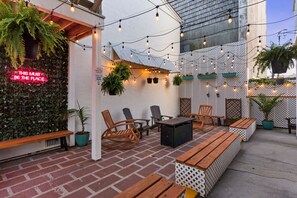 Terrace/patio - Queen Room Hotel- 2 Pools, Near Beach/Boardwalk, No Pets Allowed (Carolina Beach)