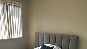 Cottage Basic, 2 Tempat Tidur Queen | 2 kamar tidur, setrika/meja setrika, dan seprai linen