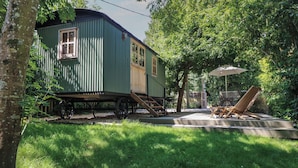 Exterior - The Happy Hut (Christchurch)