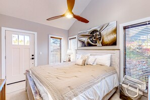 5 bedrooms, iron/ironing board, Internet, bed sheets