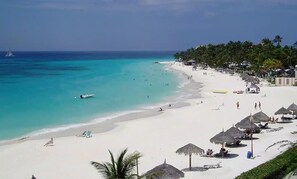 Beach nearby, sun-loungers, beach towels