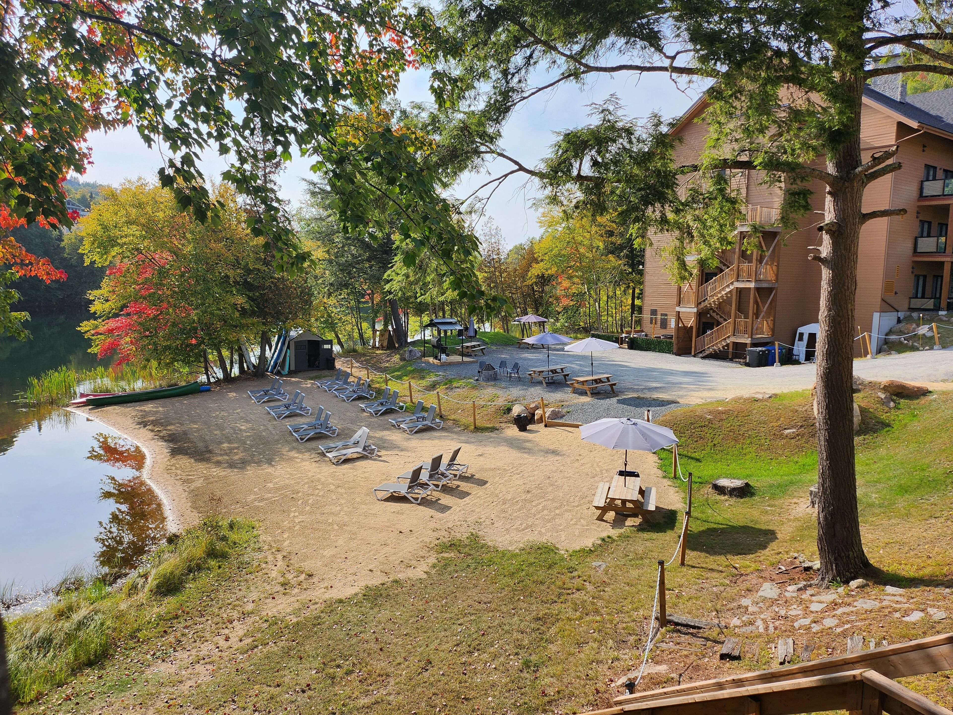 Plage privée, chaise longue, serviettes de plage, kayak