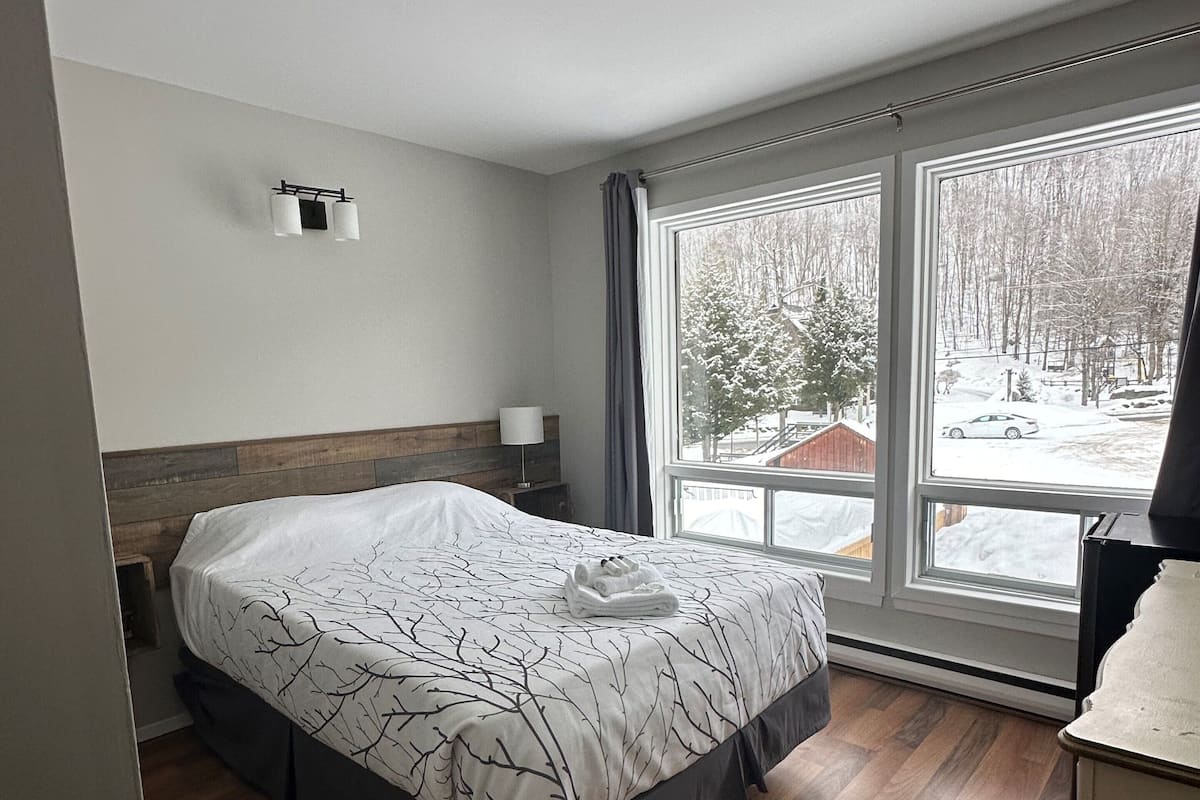 Standard Double Room | Free WiFi, bed sheets