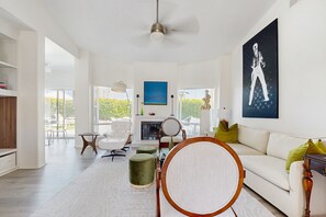 Televisión, chimenea