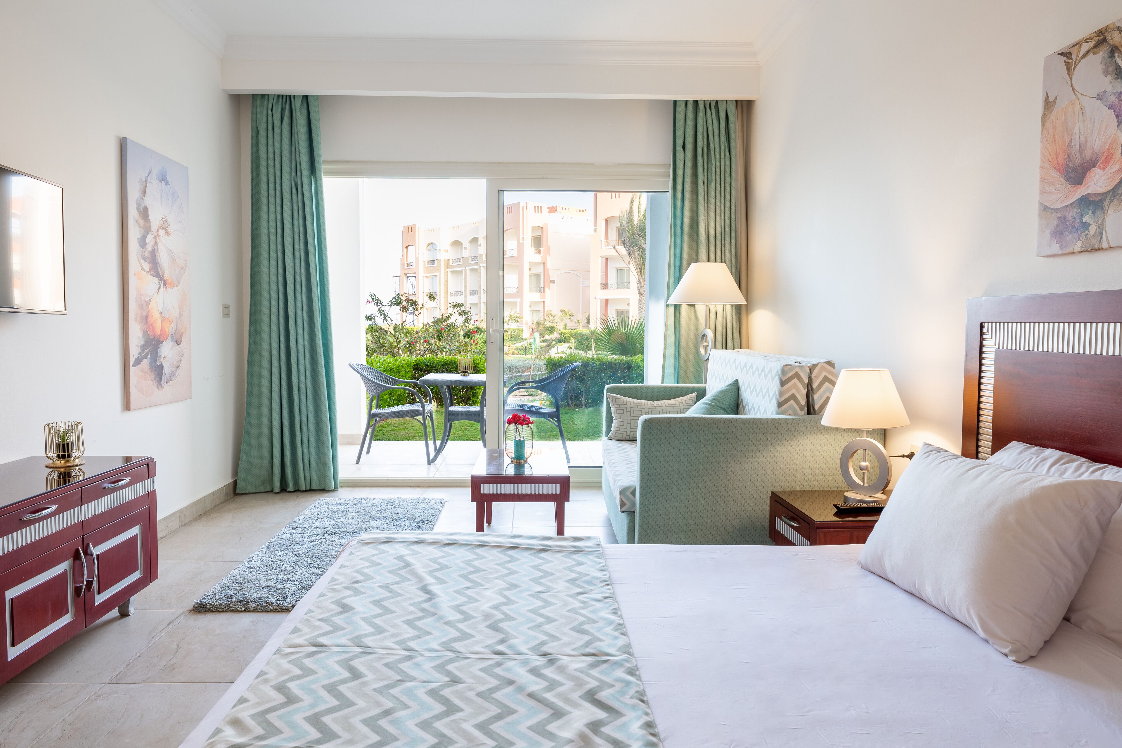 Comfort Studio | Egyptian cotton sheets, premium bedding, pillowtop beds, blackout drapes