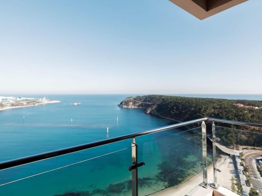 Family Suite Room | Desk, free WiFi, bed sheets