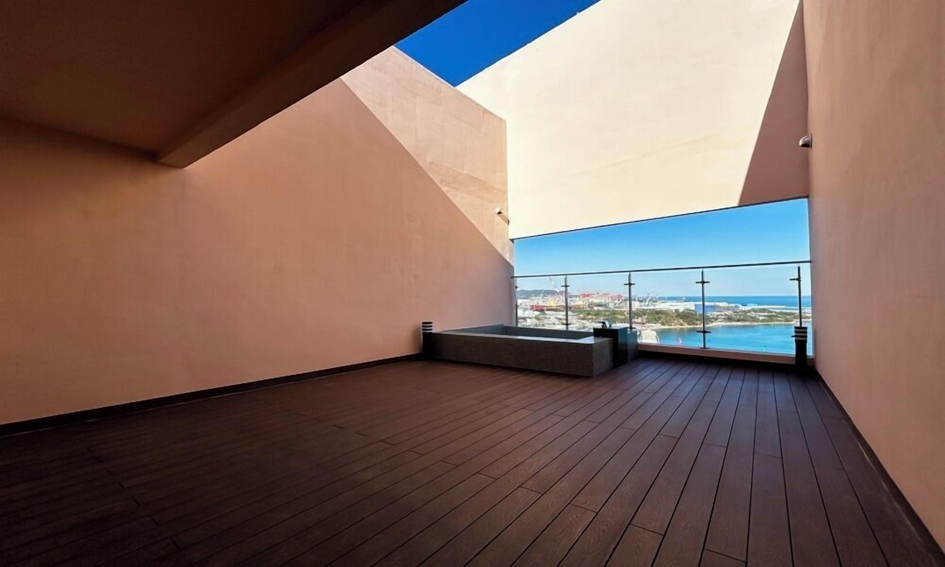Penthouse | Individually decorated, individually furnished, desk, free WiFi