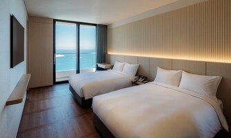 Family Suite Room | Desk, free WiFi, bed sheets