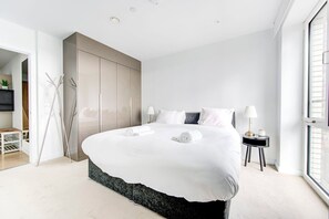 2 slaapkamers, een strijkplank/strijkijzer, internet, beddengoed