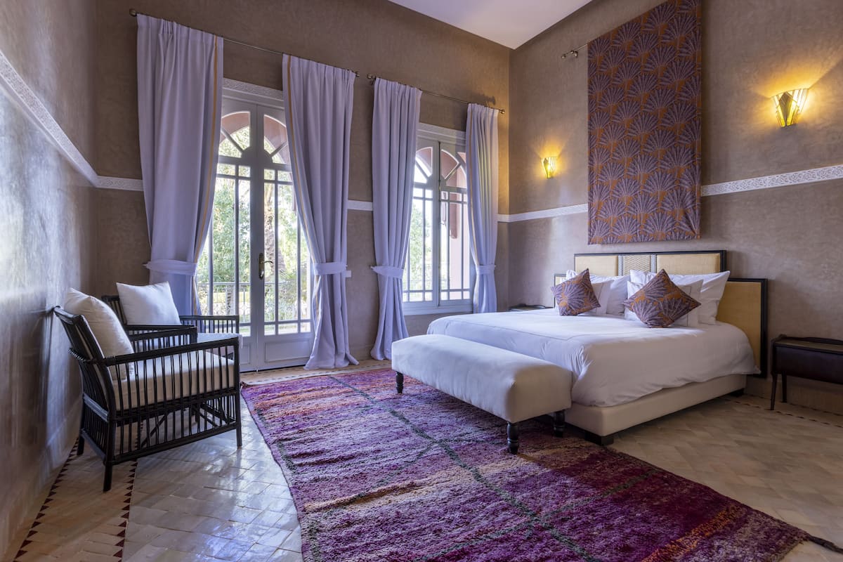Deluxe Room | 1 bedroom, in-room safe, desk, laptop workspace