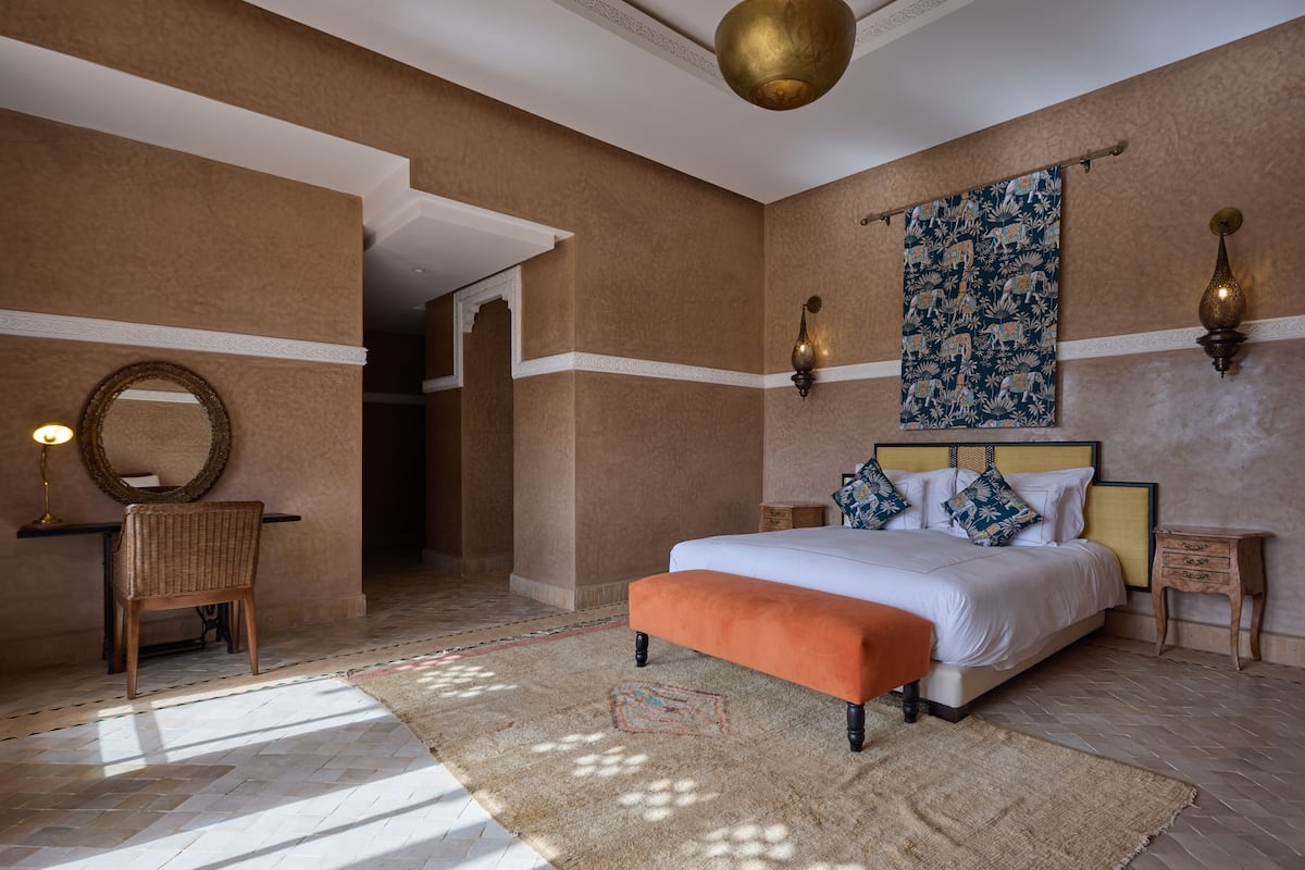 Junior Suite | 1 bedroom, in-room safe, desk, laptop workspace