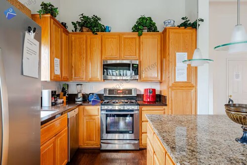 Big Stay Favorite, Backyard Workspace & Sleep 18