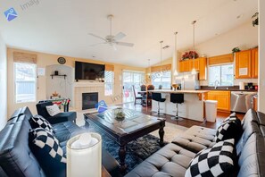 Smart TV, fireplace