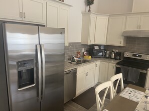 Micro-ondas, fogão, cooktop, lava-louças