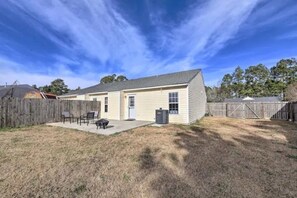 Exterior - Beautiful Home 2 mins from MCAS Cherry Point and only 15 miles from the beach! (Havelock)