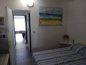 1 camera, ferro/asse da stiro, Wi-Fi gratuito, lenzuola