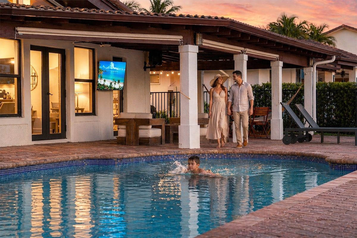 A Dream Come True: Captivating Lakefront Living with an Unbelievable Poolside Haven 