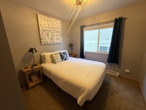 2 bedrooms, iron/ironing board, Internet, bed sheets