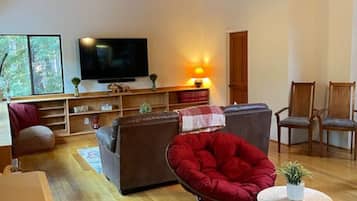 Smart TV, table tennis, books, stereo