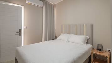Minibar, in-room safe, soundproofing, free WiFi