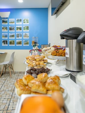 Free daily buffet breakfast - Zarco Bed&Breakfast (Funchal)