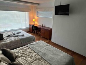 Quarto quádruplo | Wi-Fi de cortesia, roupa de cama