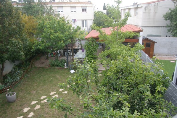 Property grounds - Appartement Saisonnier 1 Étage Dans Petite Résidence Avec Jardin (Sète)