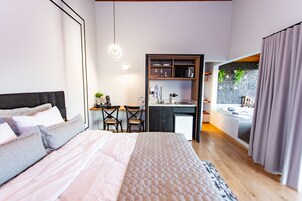 Deluxe Chalet, 1 Queen Bed | 1 bedroom, individually decorated, desk, free WiFi