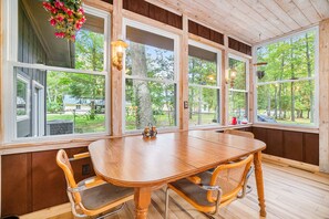 Dining - Amazing riverfront retreat with firepit, patio, W/D, & great views (Honor)