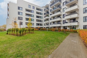 Exterior - Spacious Apartment by Renters (Warsaw)