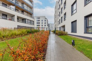Exterior - Spacious Apartment by Renters (Warsaw)