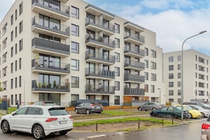 Exterior - Spacious Apartment by Renters (Warsaw)