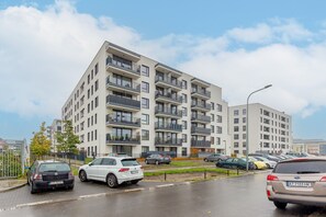 Exterior - Spacious Apartment by Renters (Warsaw)