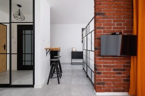 Studio, Balcony | Bed sheets - Apartments Strzelecka by Renters (Katowice)