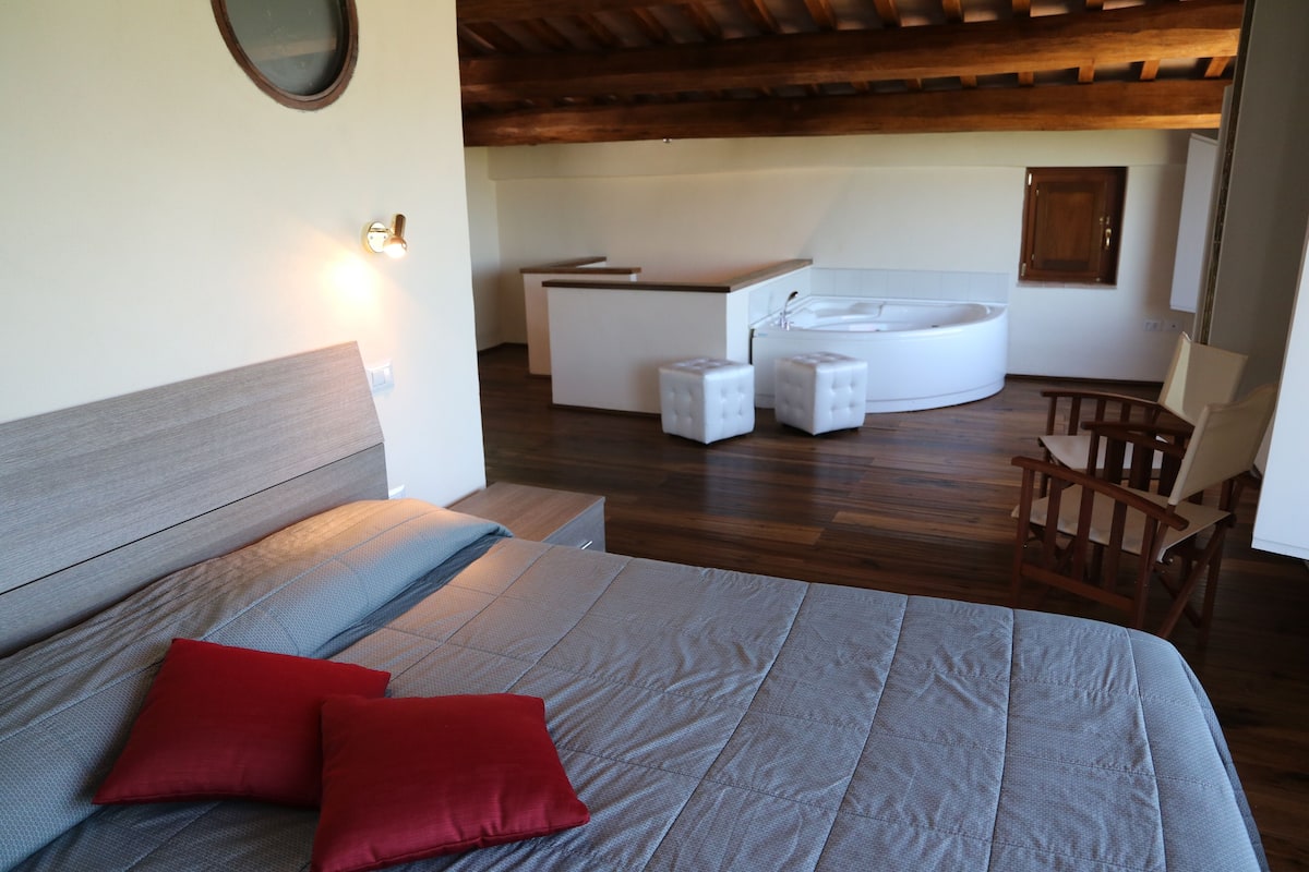 Deluxe Condo, Jetted Tub, Tower | 1 bedroom, iron/ironing board, free WiFi, wheelchair access