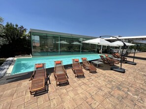 Seasonal outdoor pool, pool umbrellas, pool loungers - Corte Fratini Residenza D'Epoca (Trevi)