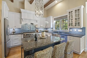 Fridge, microwave, oven, stovetop - Luxury 4BD on Kiawah w/ Chef's Kitchen, Private Pool + Hot Tub (Kiawah Island)