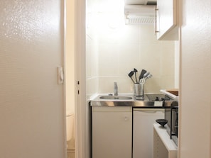 Fridge, microwave