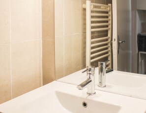 Hair dryer, towels - Cozy Studio – near Montparnasse Station (Paris)
